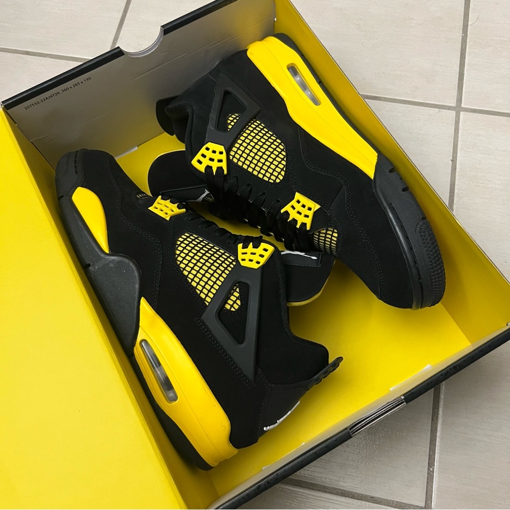 2023 Jordan 4 IV Thunder Sz 12 Mens **NO BOX** - Picture 8 of 10